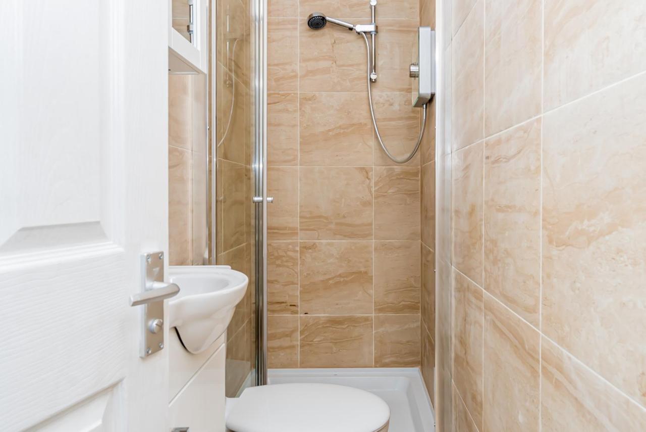 Shirley House 2, Self Catering Guest House, Self Check In, Smart Locks, 10 Min Walk To Southampton General, Aspire And Princess Anne Hospitals, Access To Fully Equipped Kitchen, Excellent Transport Links, Ideal For Longer Stays And Hospital Shifts Exterior foto