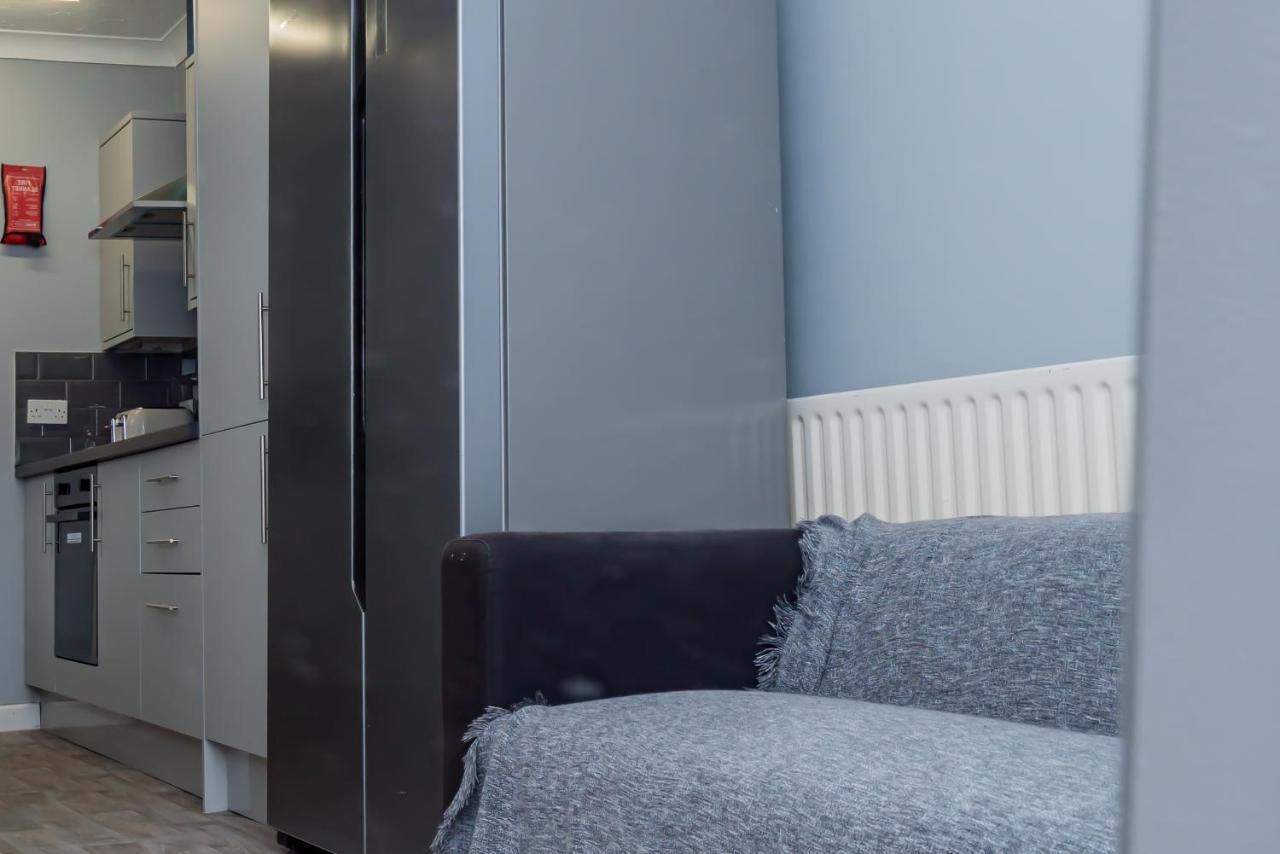 Shirley House 2, Self Catering Guest House, Self Check In, Smart Locks, 10 Min Walk To Southampton General, Aspire And Princess Anne Hospitals, Access To Fully Equipped Kitchen, Excellent Transport Links, Ideal For Longer Stays And Hospital Shifts Exterior foto