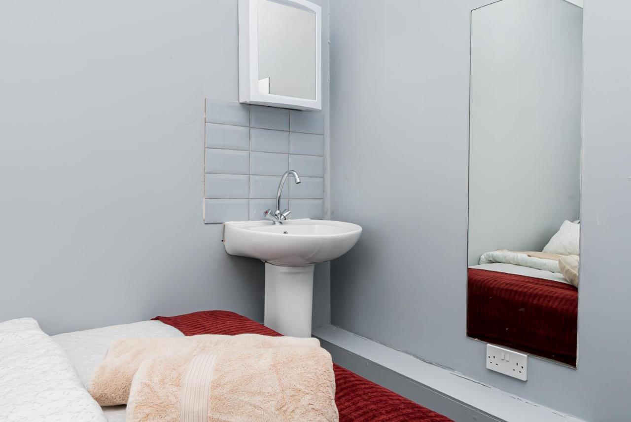 Shirley House 2, Self Catering Guest House, Self Check In, Smart Locks, 10 Min Walk To Southampton General, Aspire And Princess Anne Hospitals, Access To Fully Equipped Kitchen, Excellent Transport Links, Ideal For Longer Stays And Hospital Shifts Exterior foto