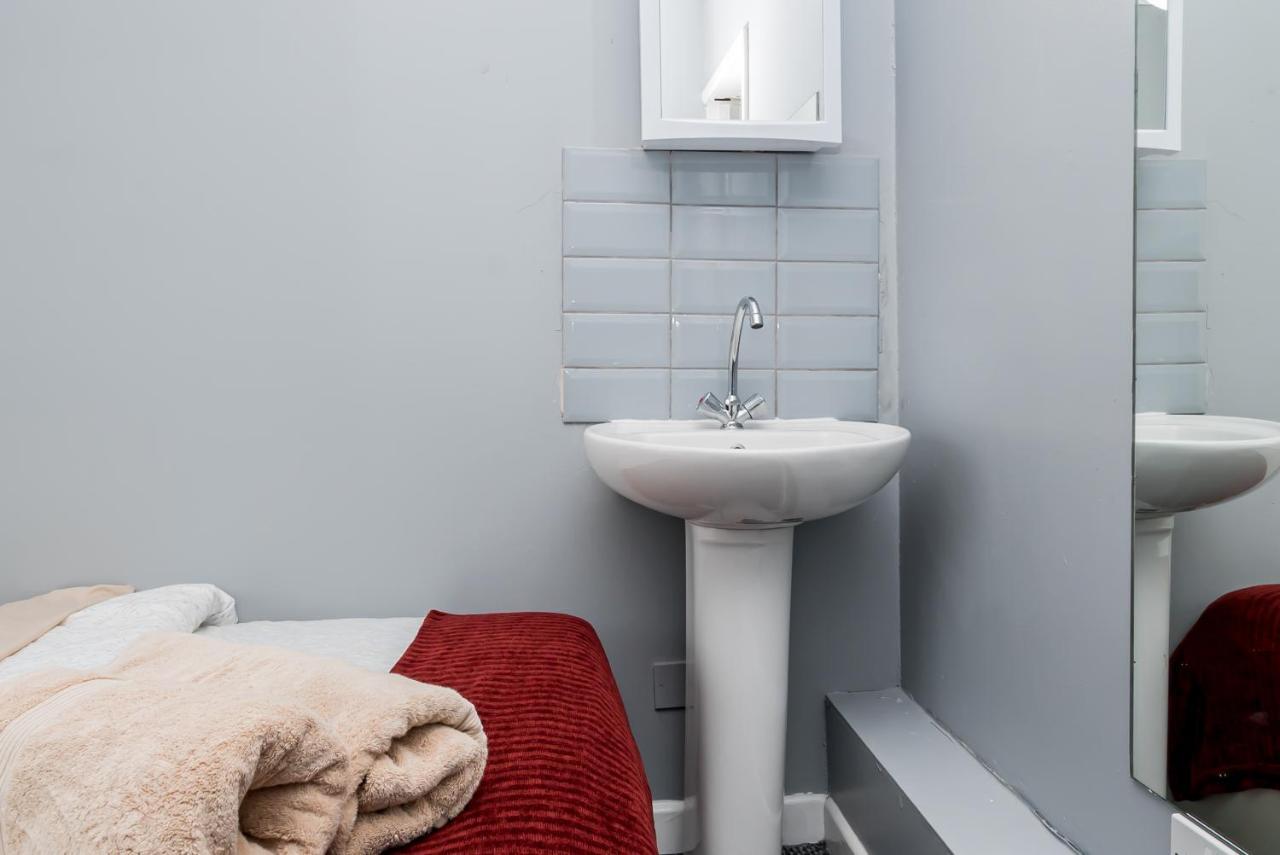 Shirley House 2, Self Catering Guest House, Self Check In, Smart Locks, 10 Min Walk To Southampton General, Aspire And Princess Anne Hospitals, Access To Fully Equipped Kitchen, Excellent Transport Links, Ideal For Longer Stays And Hospital Shifts Exterior foto